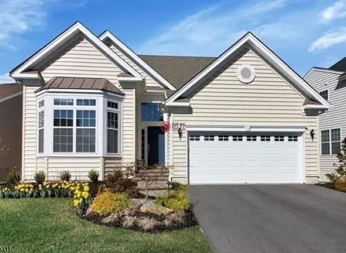 法院对于父母出资购房登记在子女名下属于赠与还是借名买房如何认定