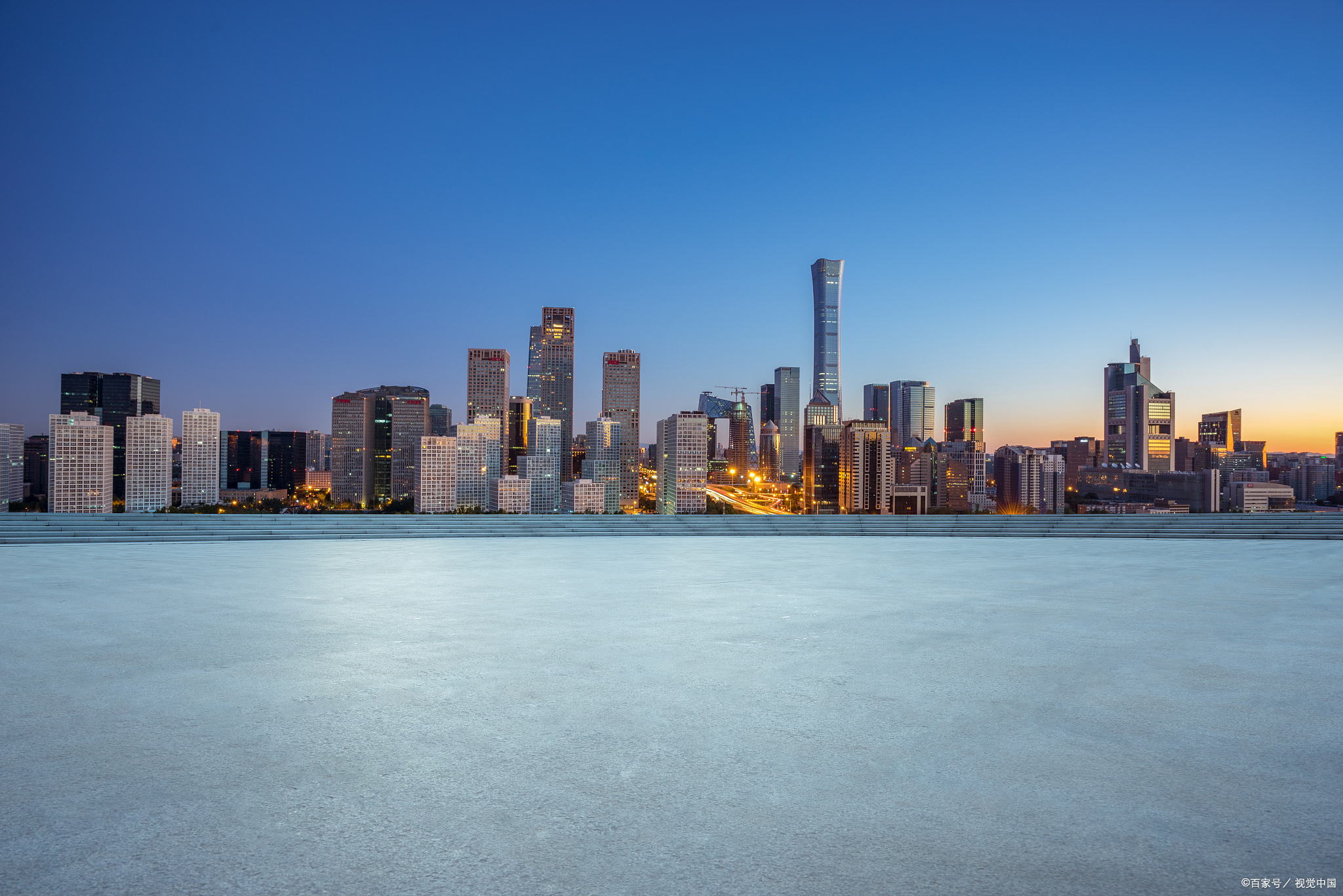 父母承租房屋老人去世后拆迁部分子女控制其他子女可以起诉分割